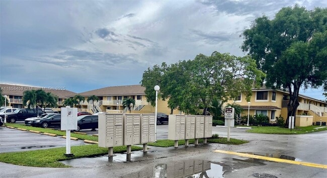 500 NW 210th St in Miami Gardens, FL - Building Photo - Building Photo