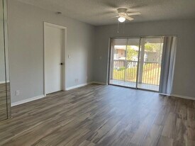 8850 Royal Palm Blvd in Coral Springs, FL - Building Photo