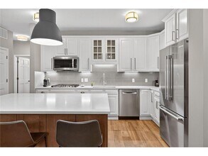 5250 Grandview Square in Minneapolis, MN - Building Photo - Building Photo