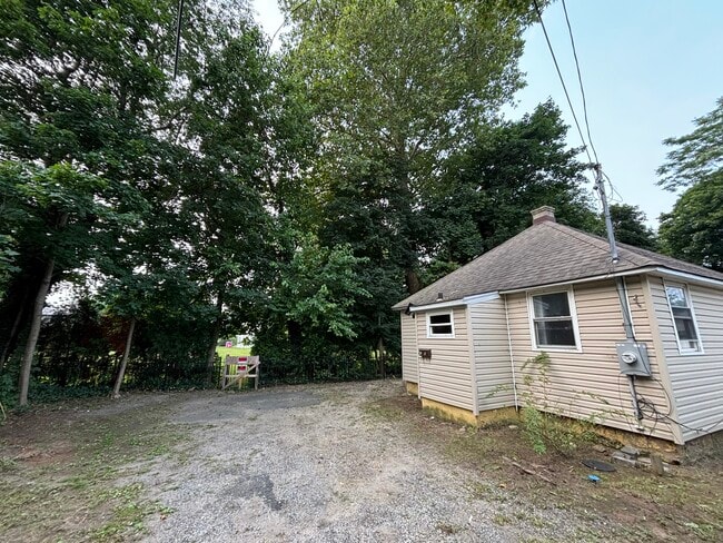 15 Helen Ln in Great Neck, NY - Building Photo - Building Photo