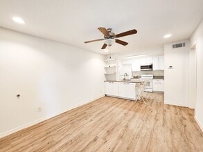 3900 Woodchase Dr in Houston, TX - Building Photo - Building Photo