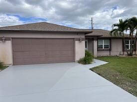 1561 SE Appamattox Terrace in Port St. Lucie, FL - Foto de edificio - Building Photo