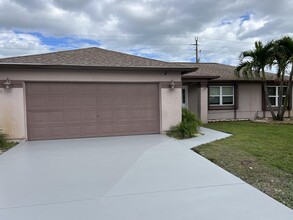 1561 SE Appamattox Terrace in Port St. Lucie, FL - Building Photo - Building Photo