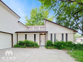 10631 Plum Lake Dr, Unit 100-B208 in Houston, TX - Building Photo