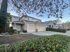 4652 Hawk Way in Dublin, CA - Building Photo