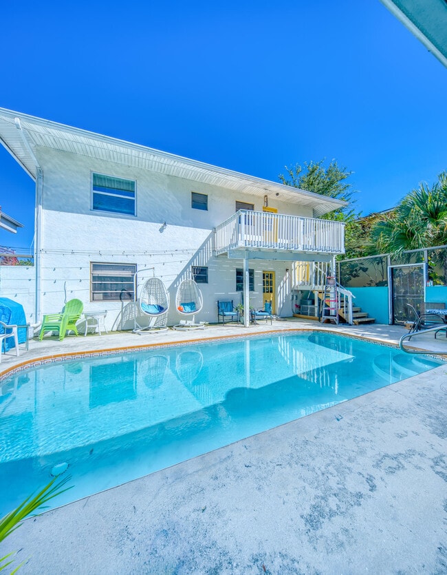 property at 111 N Lakeside Dr