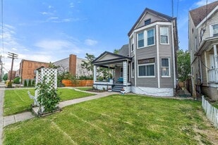 2413 Norwood Ave in Cincinnati, OH - Building Photo