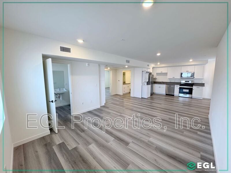 10505 Hawthorne Blvd in Inglewood, CA - Building Photo