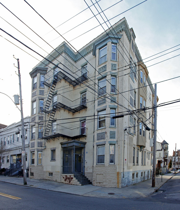 135-137 Hawthorne Ave in Yonkers, NY - Building Photo