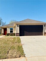 936 E Bunting St in Fayetteville, AR - Building Photo