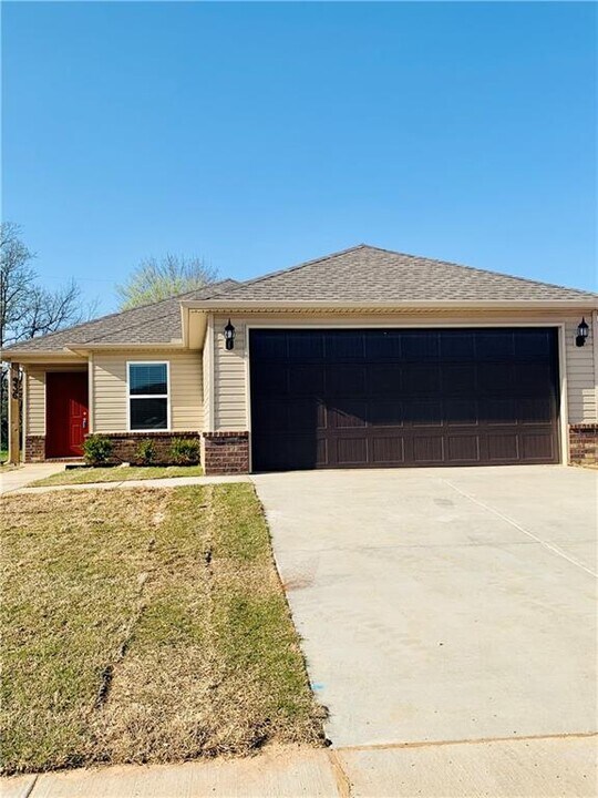 936 E Bunting St in Fayetteville, AR - Building Photo