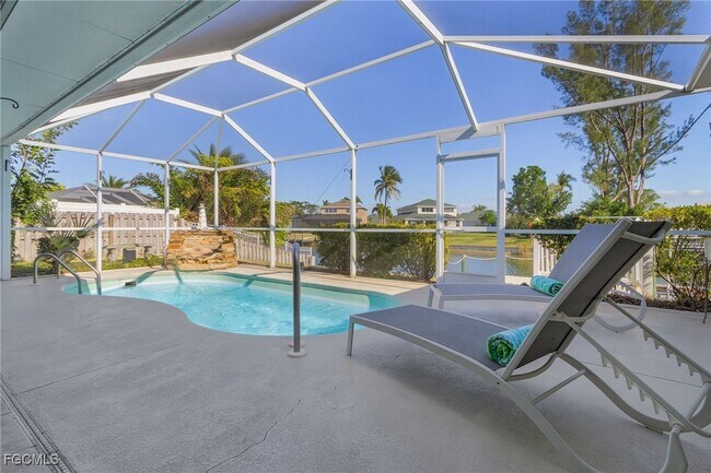 1827 SW 6th Ave in Cape Coral, FL - Foto de edificio - Building Photo