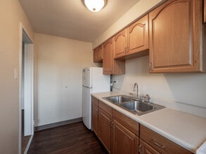 Perry Manor Apartments in Pittsburgh, PA - Building Photo - Building Photo