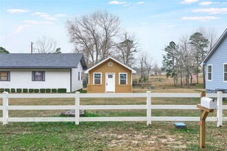 454 Ritchey Rd in Coldspring, TX - Building Photo - Building Photo