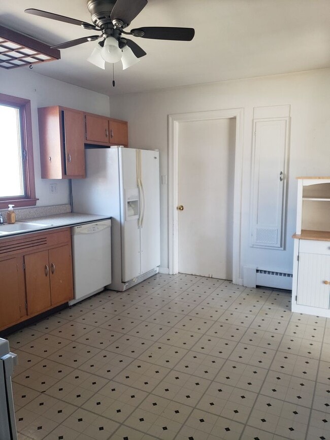 property at 1606 Oxford Dr