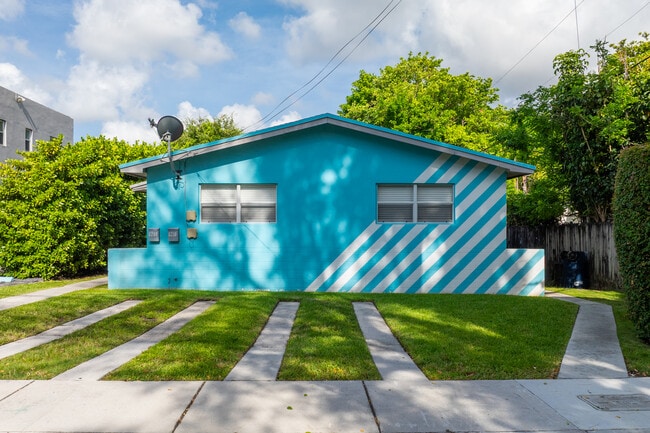 SoMi Happy Livin' (Furnished) in Miami, FL - Foto de edificio - Building Photo