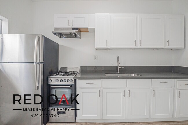 822 S Park View St, Unit 208 in Los Angeles, CA - Building Photo - Building Photo