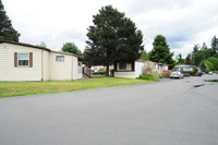 Royal Coachman Estate Mobile Park in Bothell, WA - Foto de edificio - Building Photo