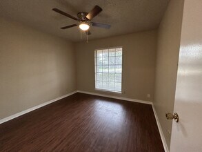 1805 Broadmoor Dr in Austin, TX - Building Photo - Building Photo