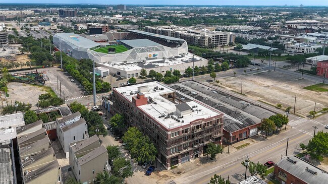 2205 McKinney St in Houston, TX - Building Photo - Building Photo