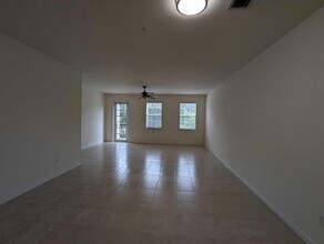 221 Greenwich Cir, Unit 208 in Jupiter, FL - Building Photo - Building Photo