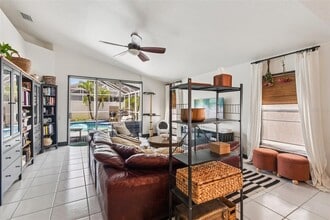 1266 Paradise Lake Dr in Tarpon Springs, FL - Building Photo - Building Photo