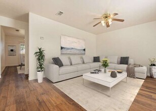 5051 Akumal Calle in Dickinson, TX - Building Photo - Building Photo