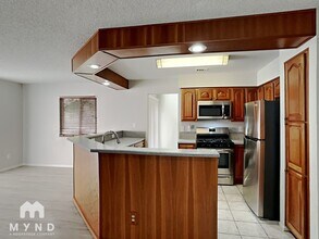 142 Wynntry Dr in Henderson, NV - Building Photo - Building Photo