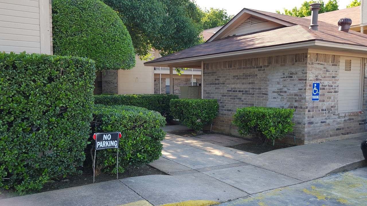 Gateway Apartments in Pilot Point, TX - Foto de edificio