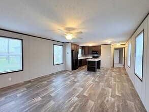 10610 State Rte 762 in Lockbourne, OH - Foto de edificio - Building Photo