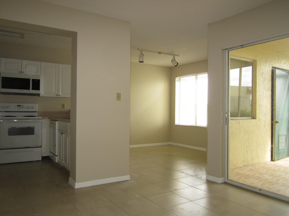 13113 Glenmoor Dr in West Palm Beach, FL - Building Photo