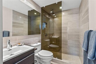 1345 Lincoln Rd in Miami Beach, FL - Building Photo - Building Photo