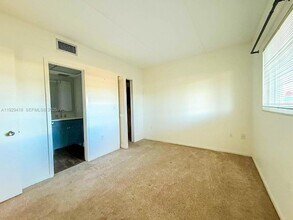 649 S Tamiami Trl, Unit 112 in Venice, FL - Building Photo - Building Photo