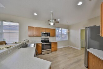 1911 Sterling Glen Ct in Sun City Center, FL - Building Photo - Building Photo