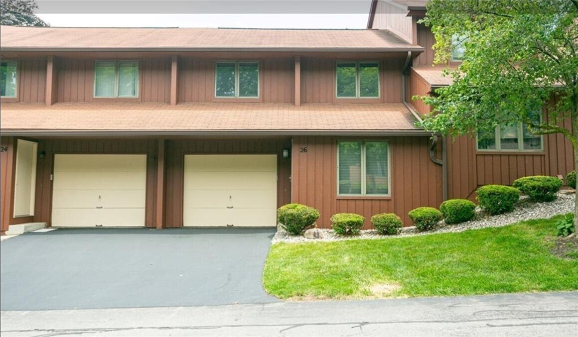 26 Treetop Dr in Fairport, NY - Building Photo