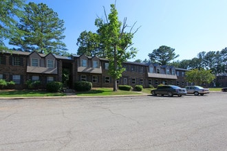 Pineview Pointe Apartments in Birmingham, AL - Building Photo - Building Photo