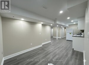 116 Blackburn Dr in Brantford, ON - Building Photo - Building Photo