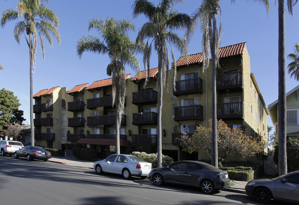 Villa Capri in San Diego, CA - Foto de edificio