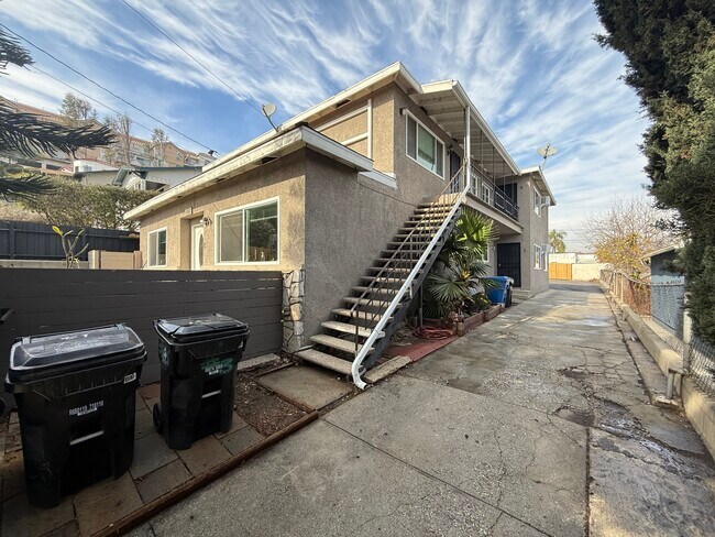 4807 Converse St in Los Angeles, CA - Foto de edificio - Building Photo