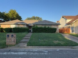 4011 Ridgebrook Dr in Arlington, TX - Building Photo
