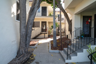 207 N Savannah St in Los Angeles, CA - Building Photo - Building Photo