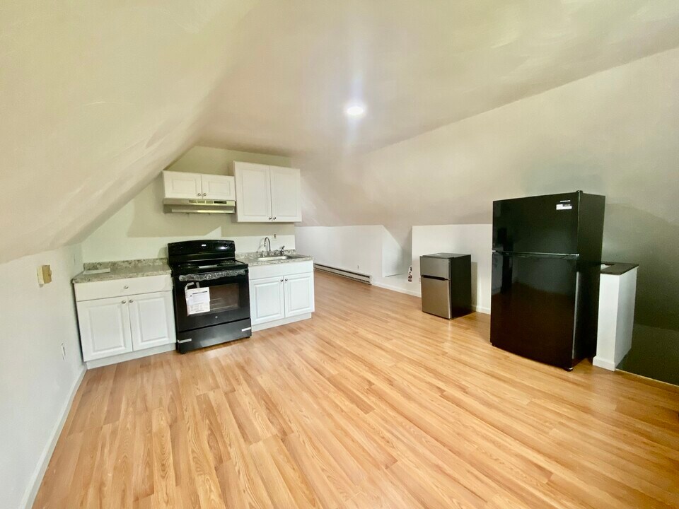25 Leslie Ave, Unit 27 Leslie Ave in Utica, NY - Building Photo