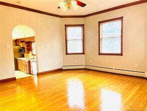 21 Cottage St in New Haven, CT - Building Photo - Building Photo