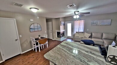 1305 W Villa Maria Rd, Unit E104 in Bryan, TX - Building Photo - Building Photo