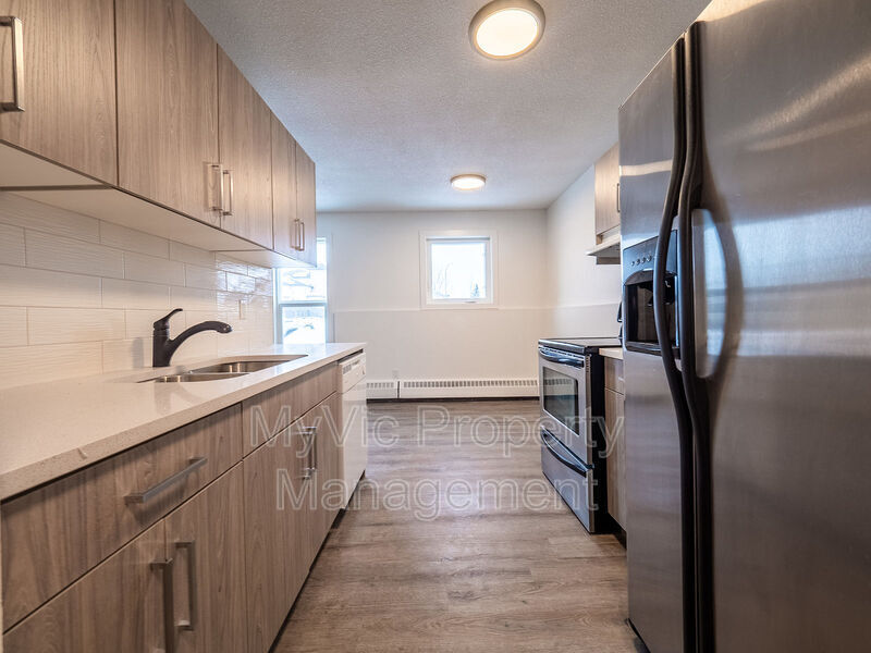 4510-4547 47 St in Leduc, AB - Building Photo