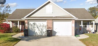 1926 Beechmont Dr in Fort Wayne, IN - Building Photo