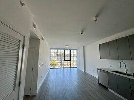 558 NW 30th St, Unit A7 in Miami, FL - Building Photo