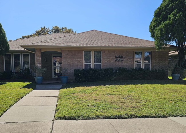 1126 Mayapple Dr in Garland, TX - Building Photo - Building Photo