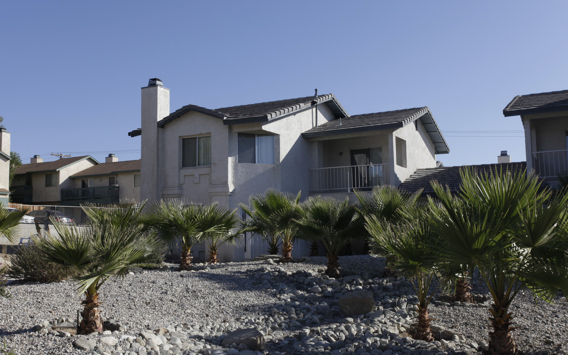 16186 Viho Rd in Apple Valley, CA - Building Photo