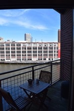 210 S Water St, Unit 416 in Milwaukee, WI - Foto de edificio - Building Photo